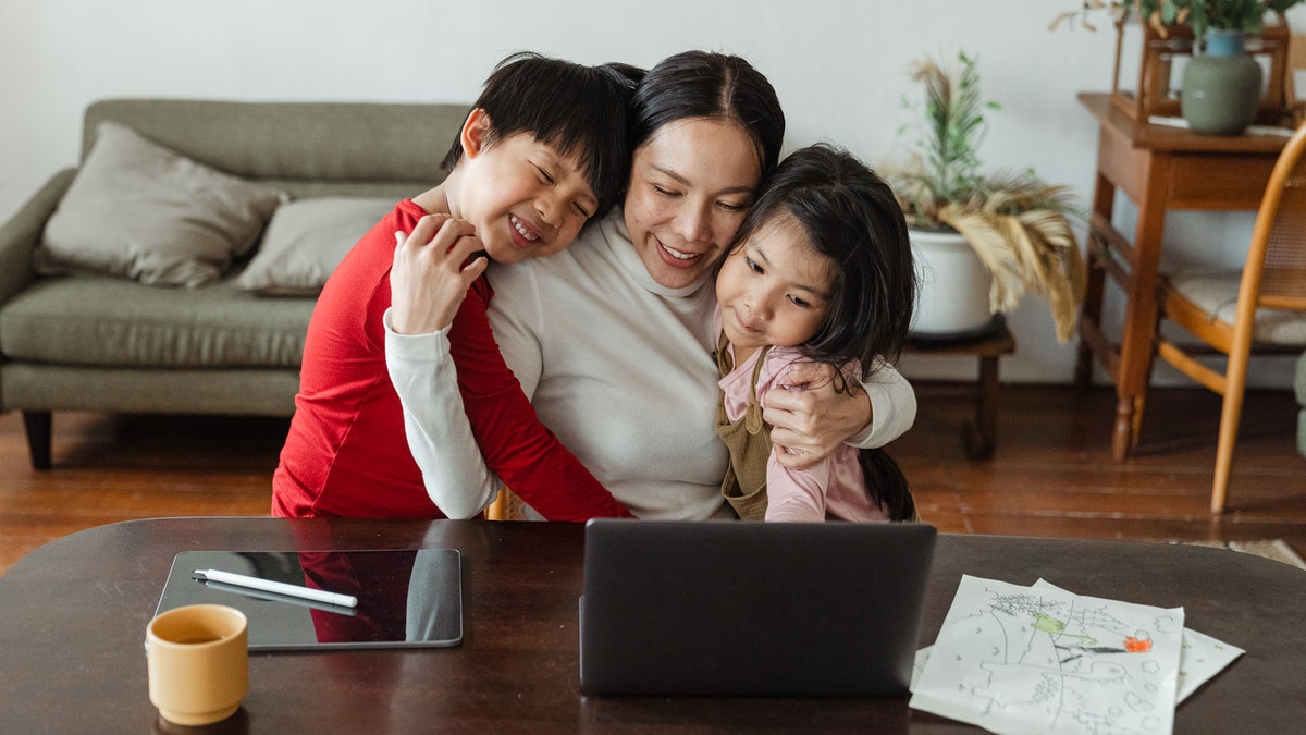 iLEAD Antelope Valley Charter School mom with children at laptop