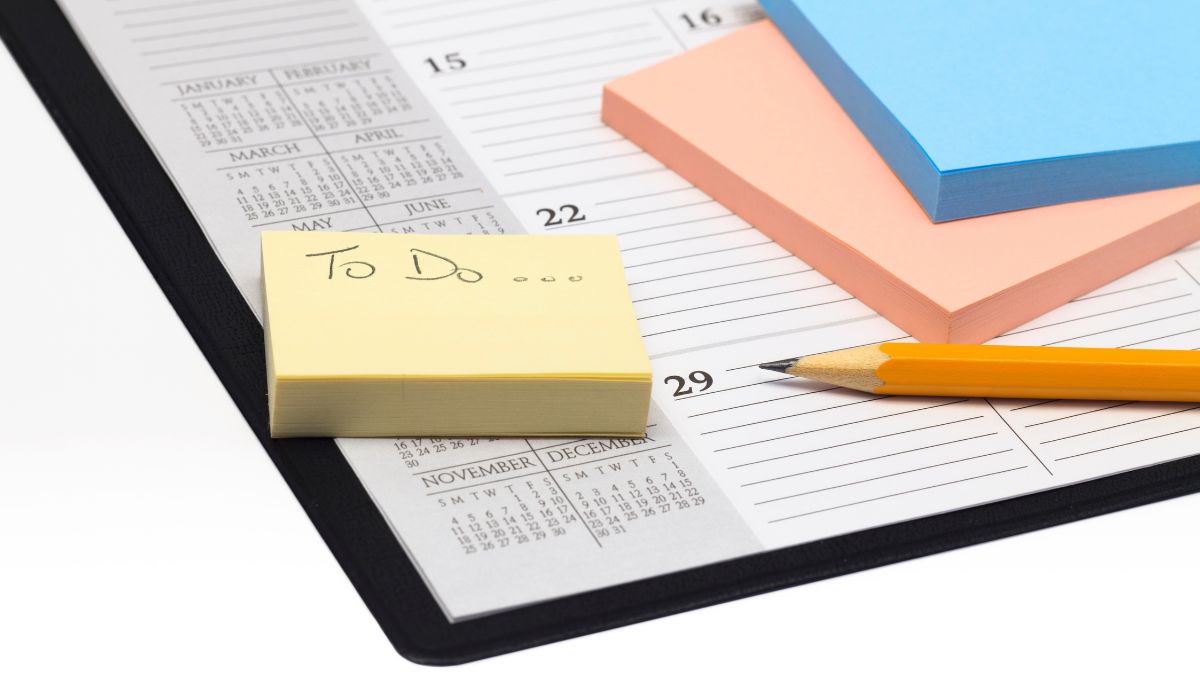 calendar, post-it notes