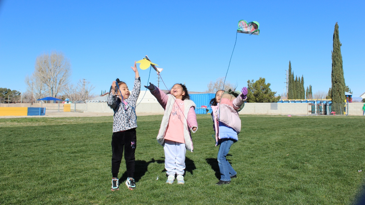 iLEAD AV learners with kites 22024